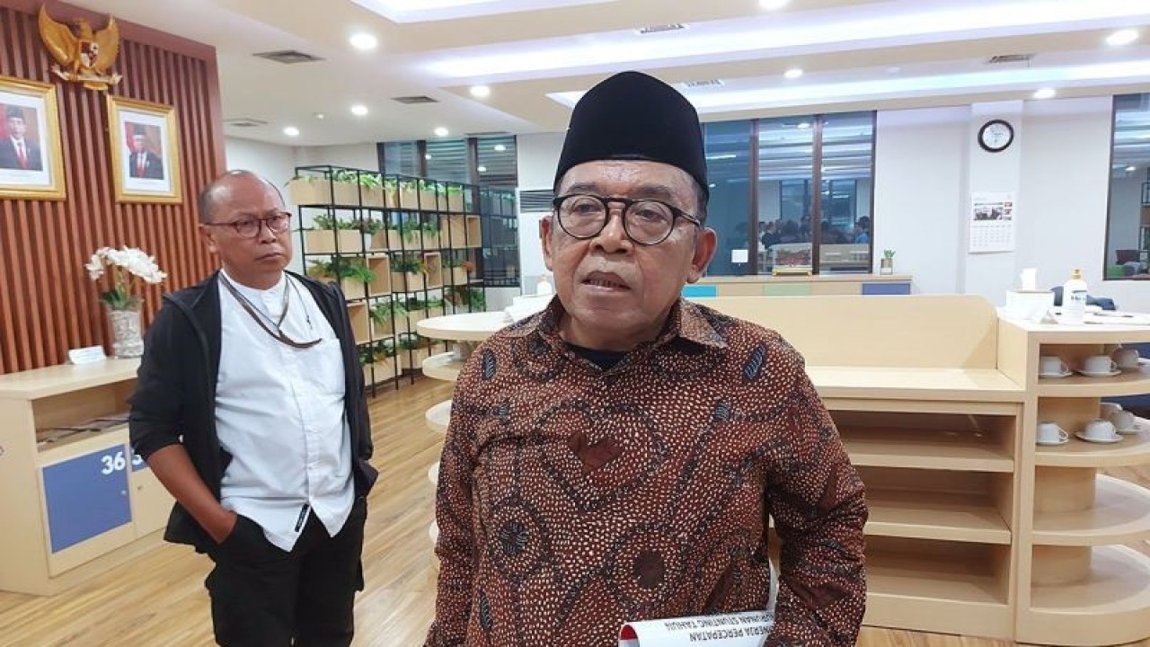 Juru Bicara Wapres Masduki Baidlowi saat menyampaikan agenda kerja Wakil Presiden Ma'ruf Amin selama di Papua di Istana Wakil Presiden, Jakarta, Jumat (6/10/2023). (ANTARA/Andi Firdaus/aa)