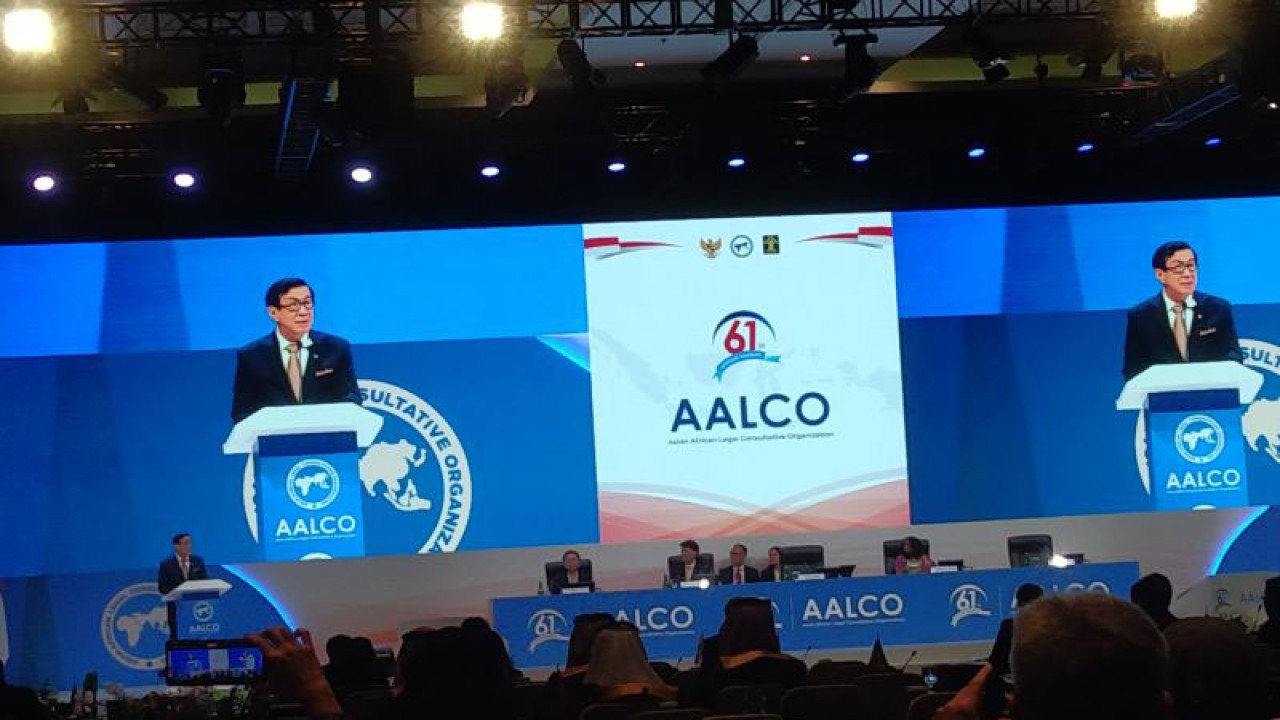 Menteri Hukum dan HAM Yasonna Laoly memberikan sambutan pada pembukaan pertemuan AALCO ke-61 di Nusa Dua, Kabupaten Badung, Bali, Senin (16/10/2023) ANTARA/Dewa Ketut Sudiarta Wiguna