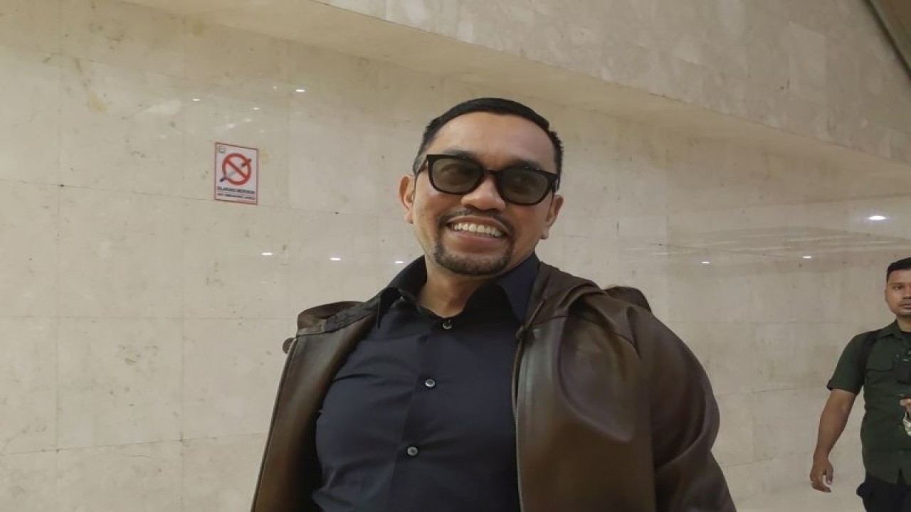 Wakil Ketua Komisi III DPR RI Ahmad Sahroni di Komplek Parlemen, Senayan, Jakarta. (ANTARA/Melalusa Susthira K)