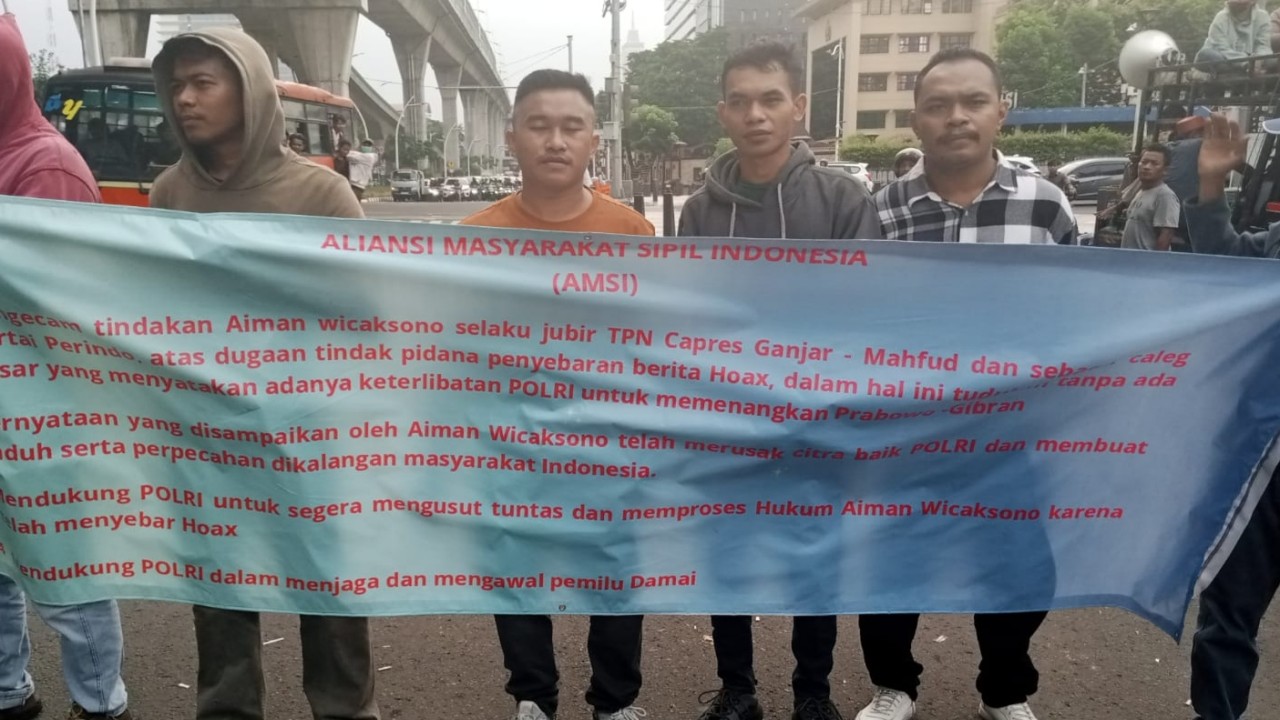 Polri diminta memproses hukum Aiman Witjaksono, Senin (13/11/2023). (ANTARA/RENO)