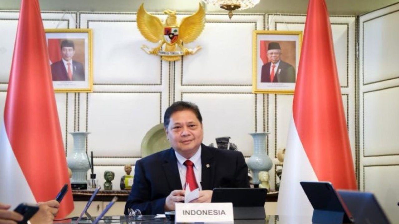 Menko Airlangga mewakili Presiden Joko Widodo menyerukan solusi dua negara atau two state solution dalam penyelesaian konflik di Timur Tengah di hadapan para pemimpin G20 dalam Virtual G20 Leaders’ Summit di Jakarta, Rabu (22/11/2023) (ANTARA/HO-Kemenko Perekonomian)