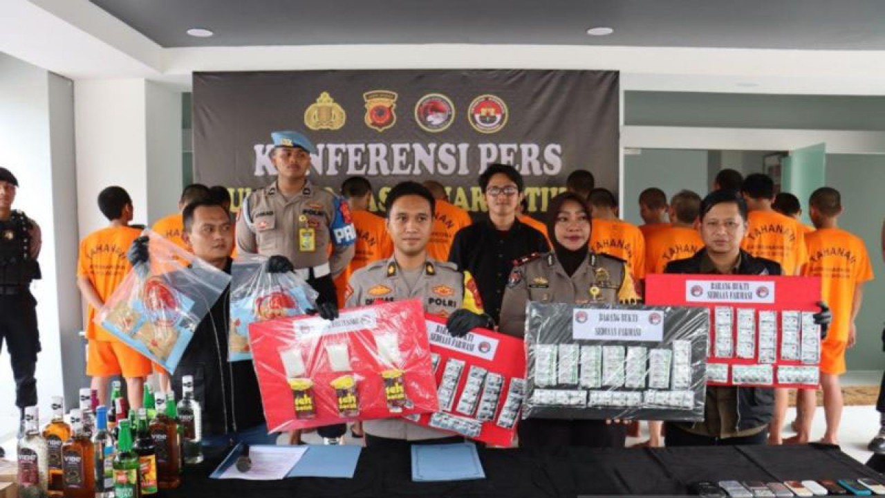 Kasat Narkoba Polres Bogor AKP Nur Istiono saat konferensi pers pengungkapan kasus narkoba di Mapolres, Cibinong, Kabupaten Bogor, Jawa Barat, Jumat (3/11/2023). (ANTARA/HO-Humas Polres Bogor)