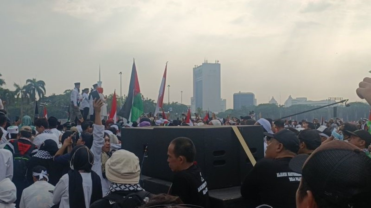 Aksi Bela Palestina di Monas, Jakarta Pusat, Minggu (5/11/2023). ANTARA/Ilham Kausar
