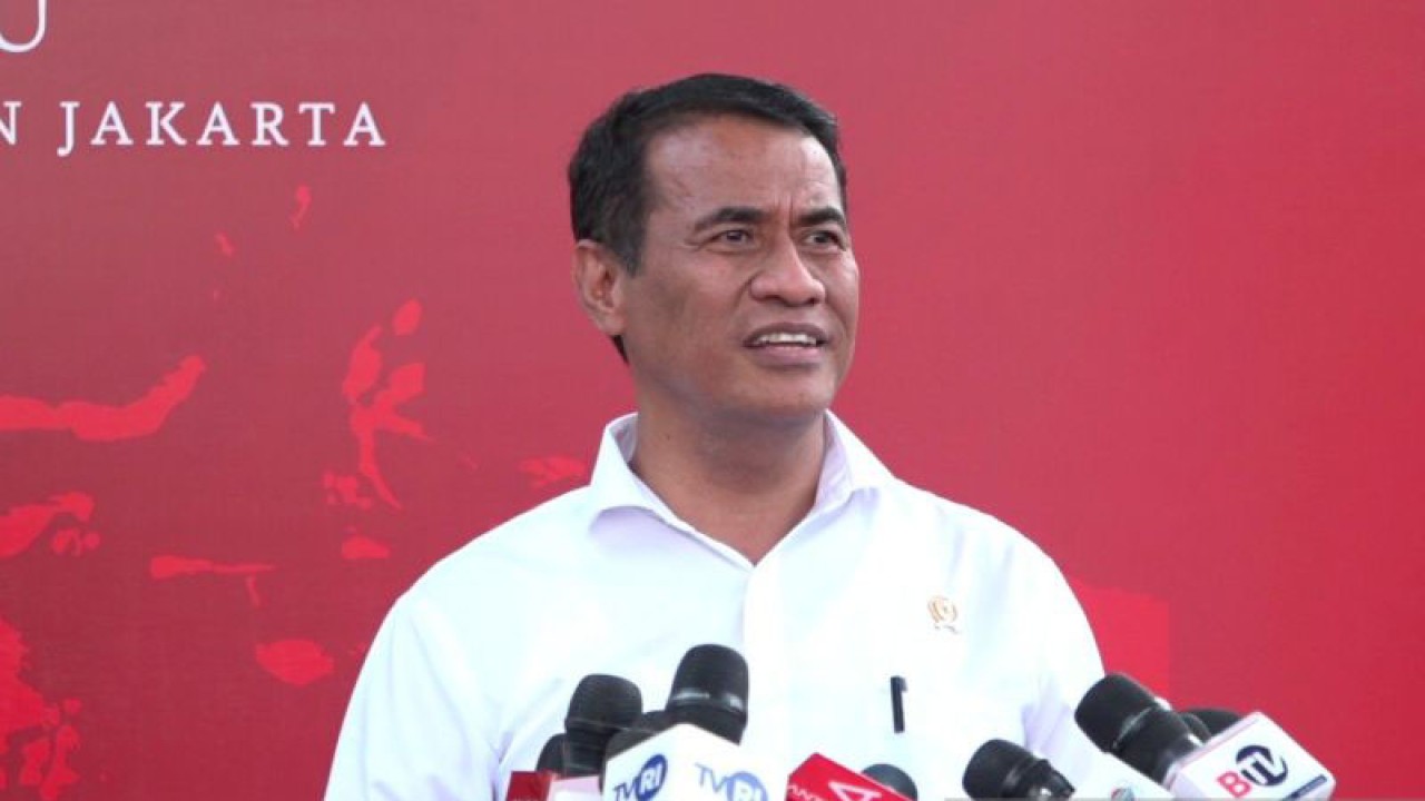 Menteri Pertanian (Mentan) Amran Sulaiman memberikan pernyataan kepada pers di Kompleks Istana Kepresidenan, Jakarta, Senin (6/11/2023). ANTARA/Indra Arief Pribadi