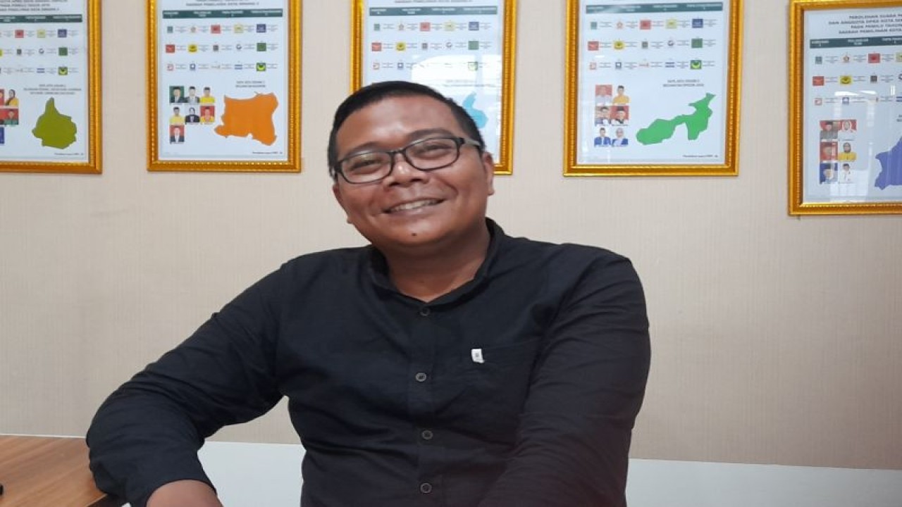 Anggota KPU Kota Serang Fahmi Mustyafa di Serang, Banten (ANTARA/Desi Purnama Sari)