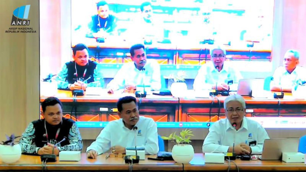 Tangkapan layar - Deputi Bidang Informasi dan Pengembangan Sistem Kearsipan ANRI Andi Kasman (dua dari kiri) dalam diskusi kelompok terpumpun tentang forensik digital yang diikuti dalam jaringan di Jakarta, Senin (13/11/2023) (ANTARA/Lintang Budiyanti Prameswari)