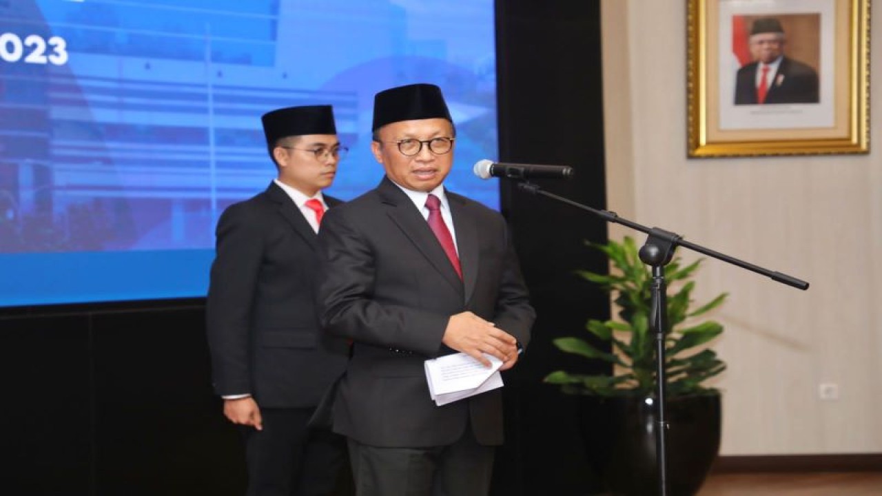 Sekretaris Jenderal Kementerian Ketenagakerjaan Anwar Sanusi memberikan sambutan dalam pelantikan dan pengambilan sumpah 16 Pejabat Fungsional di lingkungan Kementerian Ketenagakerjaan di Jakarta, Senin (13/11/2023). (ANTARA/HO-Kemnaker)