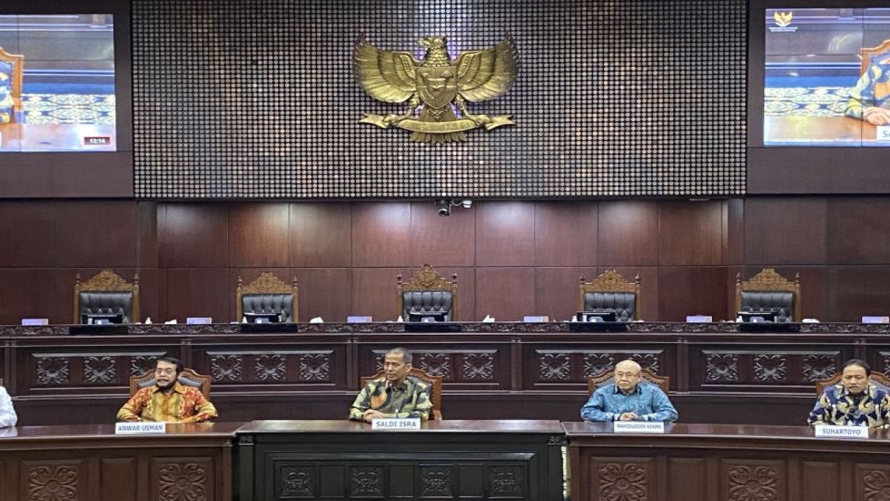 Pengucapan hasil rapat pleno hakim terkait dengan pemilihan Ketua Mahkamah Konstitusi yang baru di Gedung MK RI, Jakarta, Kamis (9/11/2023). ANTARA/Fath Putra Mulya