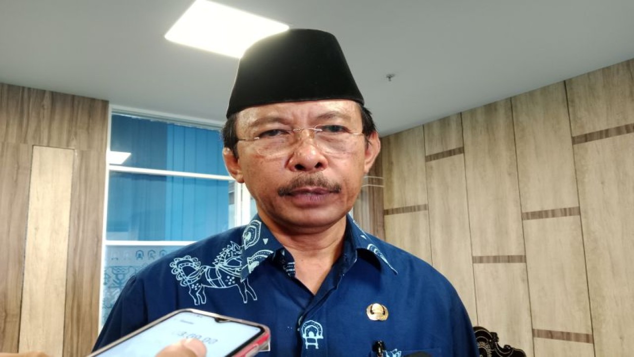Asisten II Setda Lombok Tengah, Provinsi NTB, Lendek Jayadi. ANTARA/Akhyar Rosidi