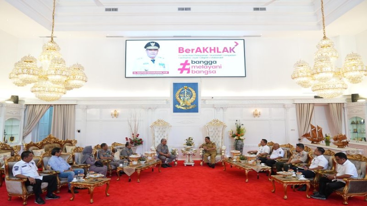 Pj Gubernur Sulsel Bahtiar Baharuddin menerima kunjungan RAPI dan PAPPRI Sulsel di Makassar, Rabu,(1/11/2023).ANTARA/HO-Humas Pemprov Sulsel