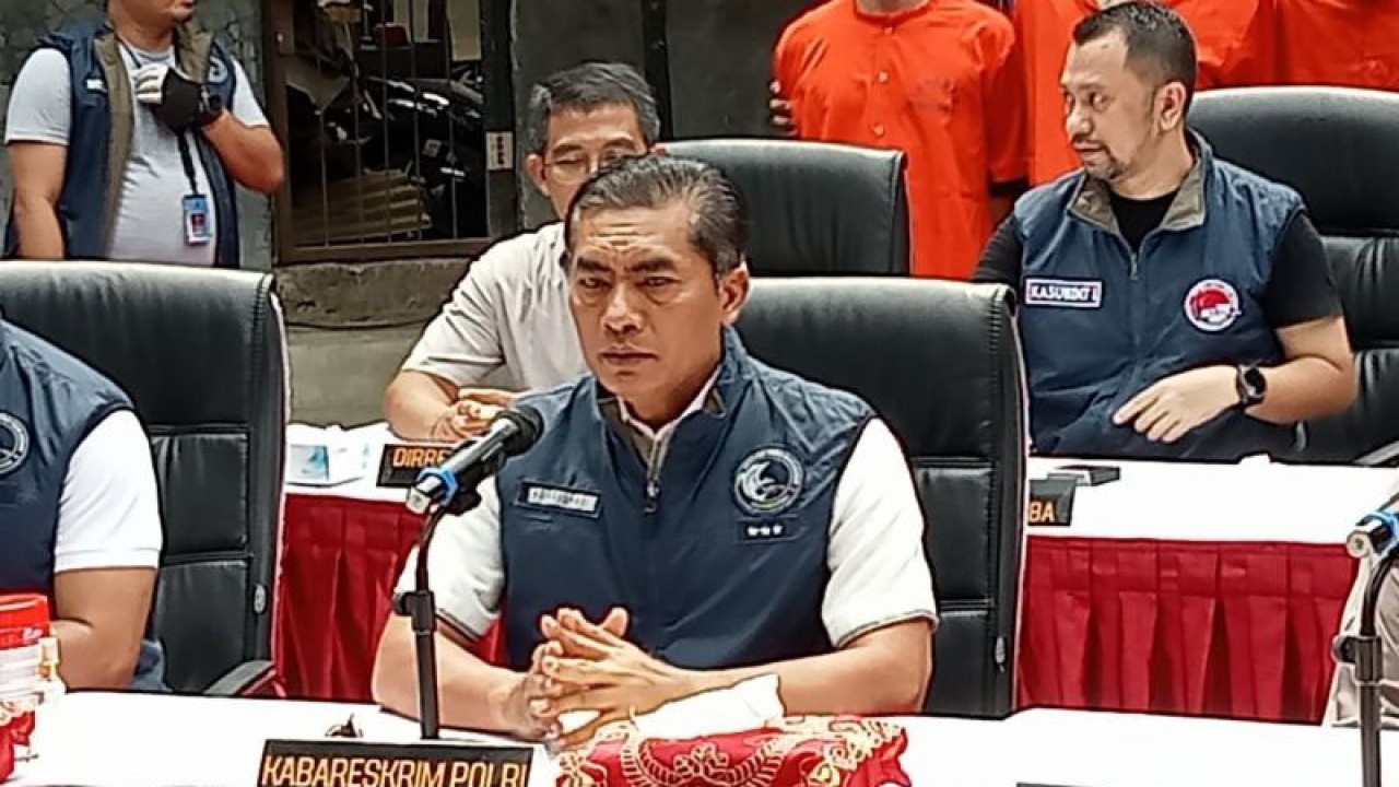 Kepala Badan Reserse Kriminal (Kabareskrim) Polri Komjen Pol. Wahyu Widada saat memberikan keterangan pers dalam pengungkapan kasus narkoba di Kabupaten Bantul, Daerah Istimewa Yogyakarta. Jumat (3/11/2023). ANTARA/Hery Sidik