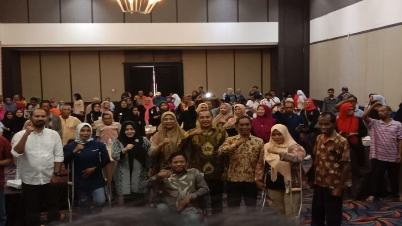 Bawaslu Malut sosialisasi pengawasan pemilu partisipatif dengan tema kegiatan penguatan pemahaman pemilu kepada disabilitas agar terlibat dalam fungsi pengawasan untuk menciptakan pemilu demokratis, Jumat (24/11/2023). ANTARA/Abdul Fatah (Abdul Fatah)