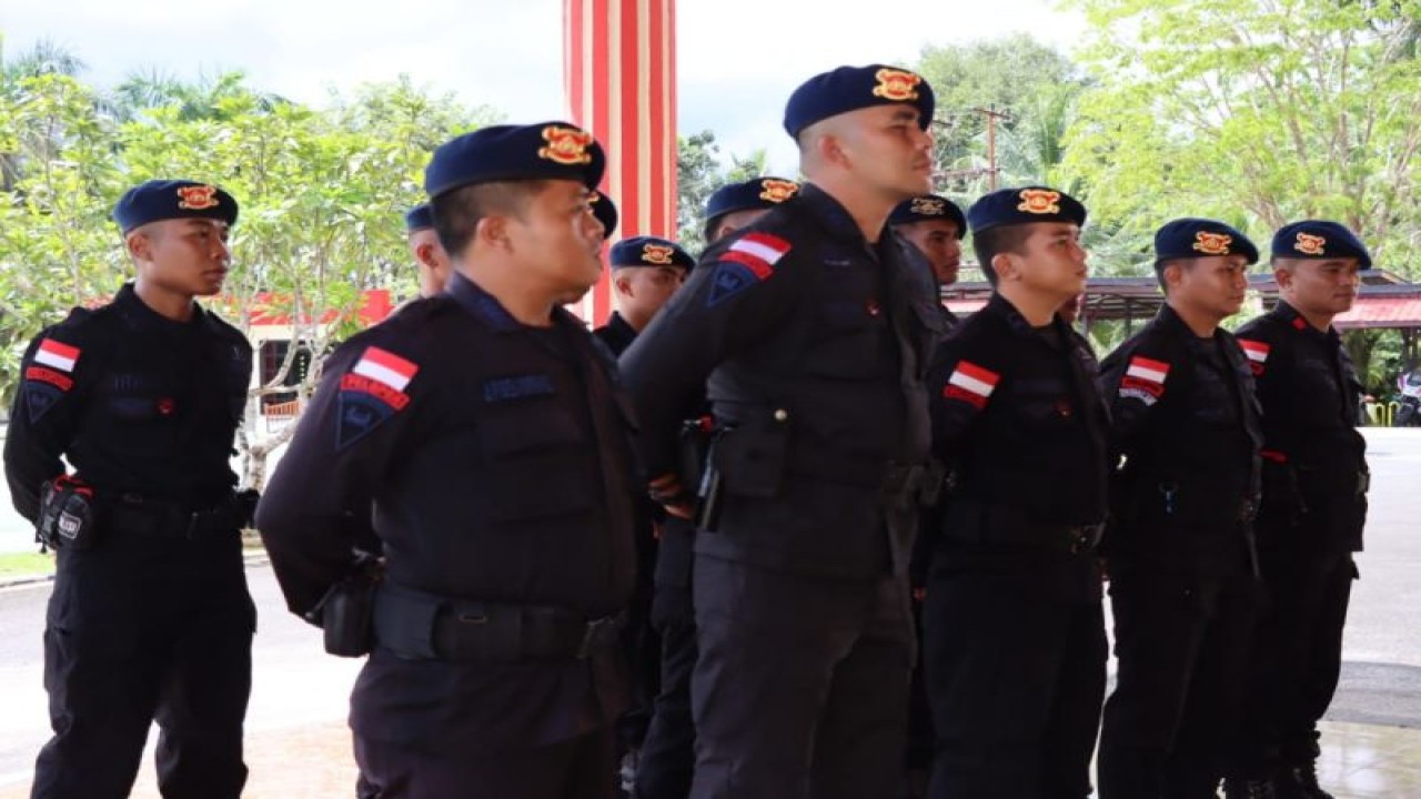 Personel BKO saat tiba di Mapolres Natuna. (ANTARA/HO-Humas Polres Natuna)