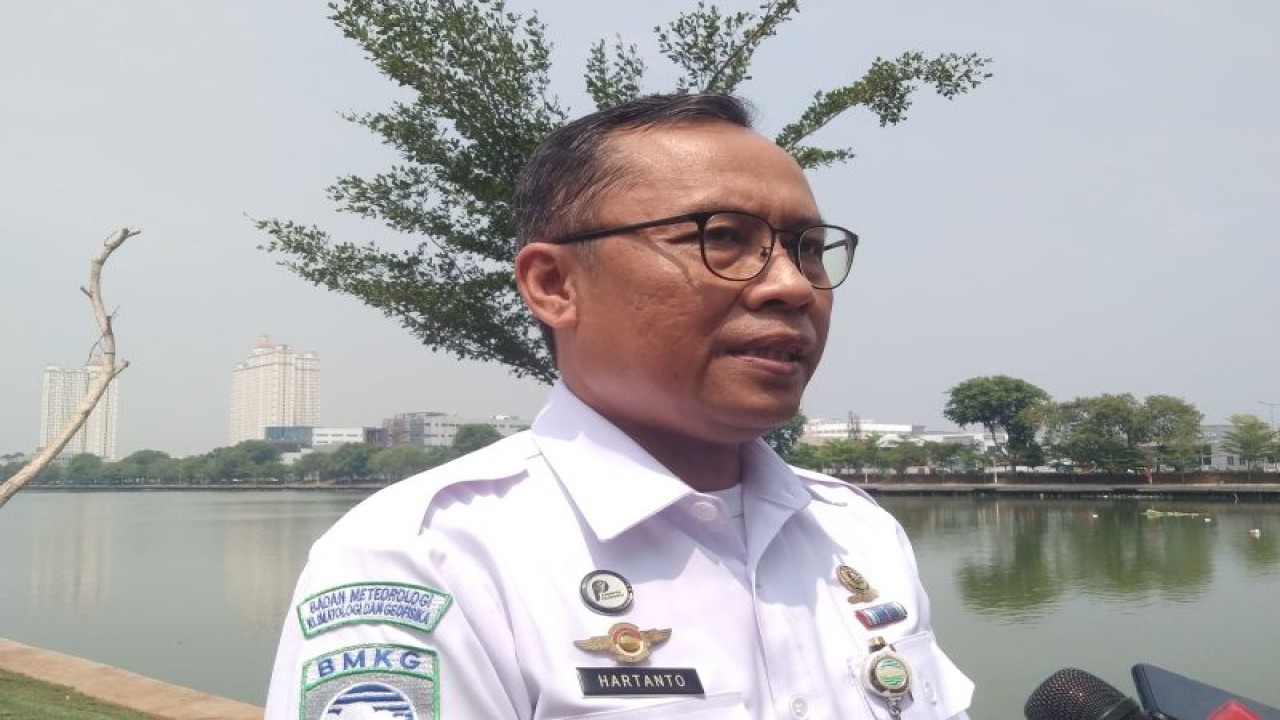 Kepala Balai Besar Meteorologi, Klimatologi, dan Geofisika Wilayah II Hartanto di Jakarta, Kamis (16/11/2023). (ANTARA/Devi Nindy)