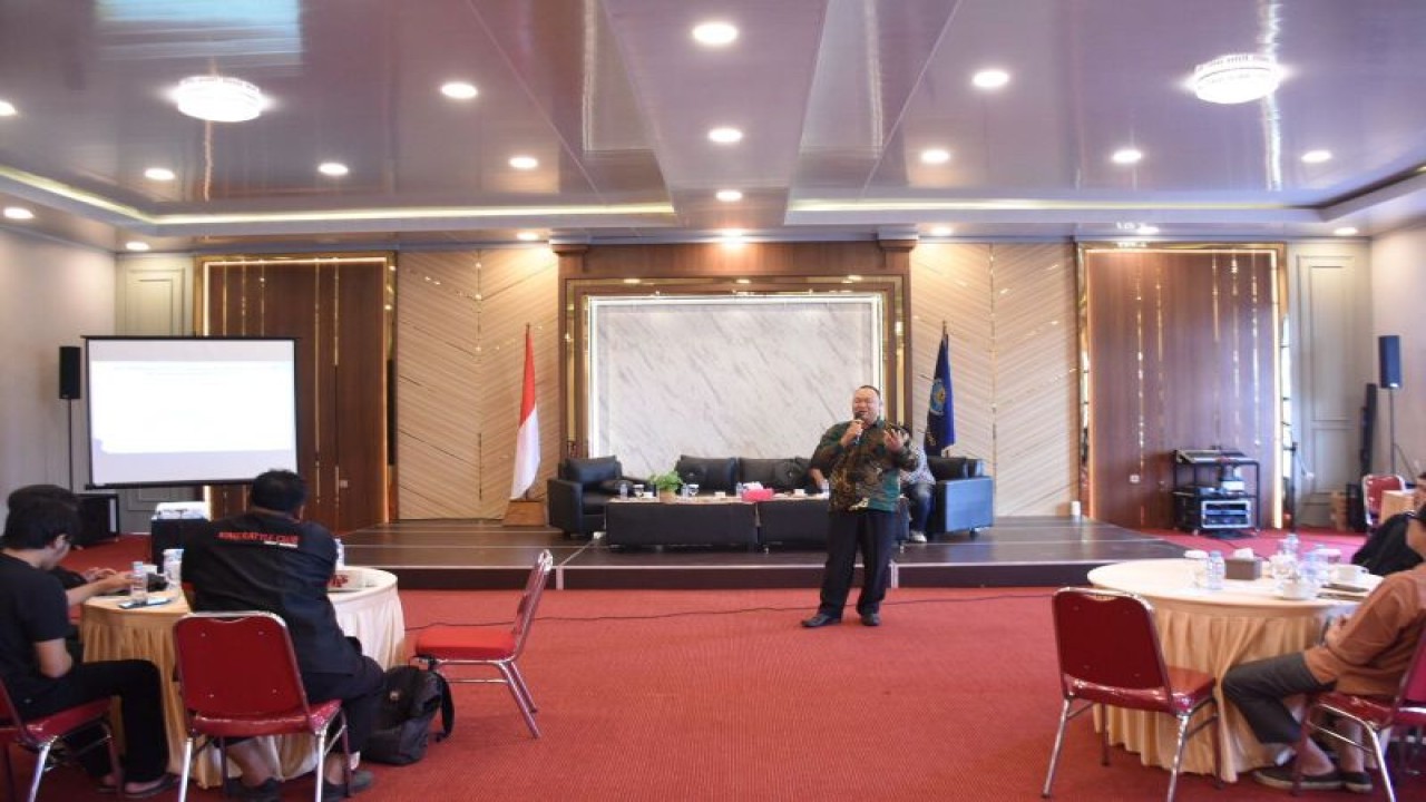 BNN Kabupaten Sintang menggandeng komunitas dan penggiat anti narkoba mengkampanyekan dampak dan bahaya peredaran serta penyalahgunaan narkoba, di wilayah Sintang, Kalimantan Barat. ANTARA/HO-Kominfo Sintang. (Teofilusianto Timotius)