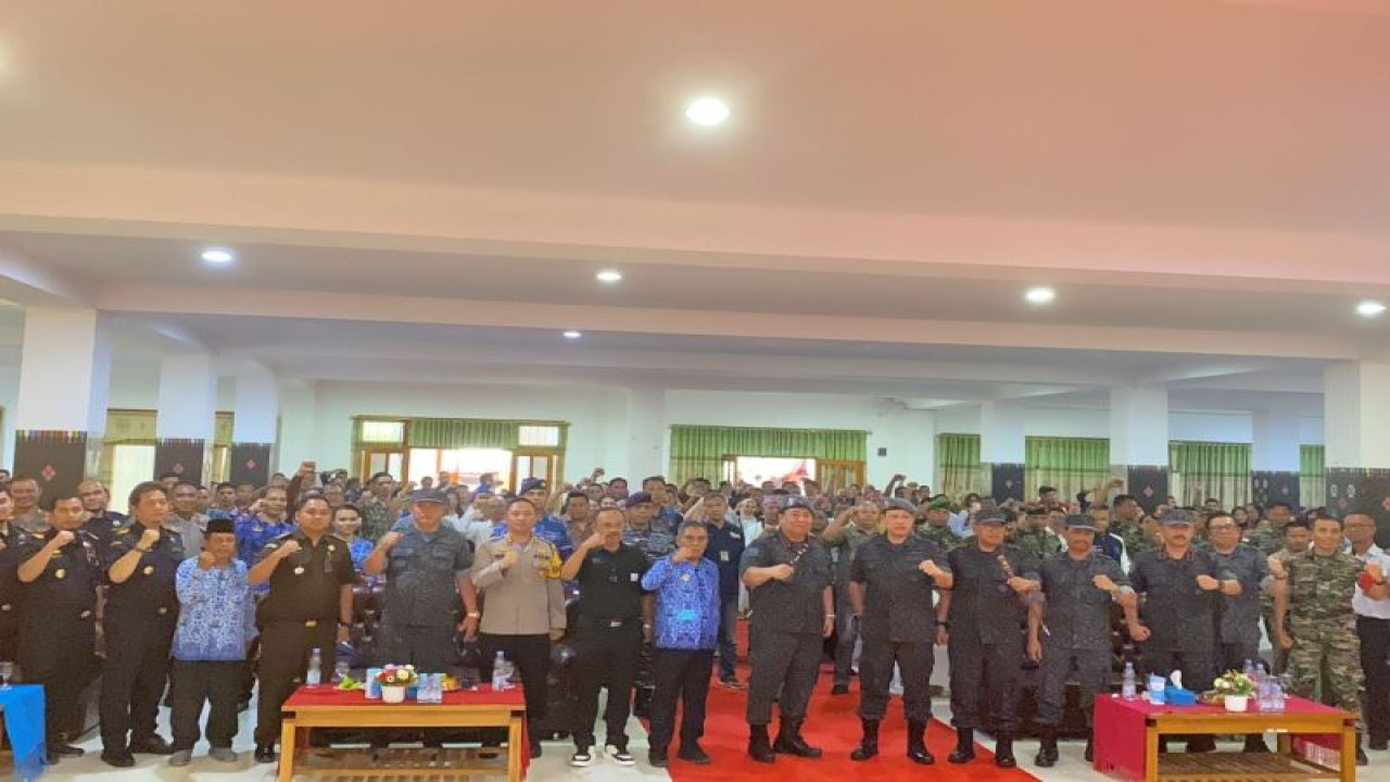 BNN RI memproteksi daerah pariwisata super prioritas Labuan Bajo, Manggarai Barat, NTT dari ancaman narkotika lewat deklarasi Wisata Bersinar atau Bersih Narkoba, di Labuan Bajo, Jumat (17/11/2023). (ANTARA/Dokumentasi Pribadi)