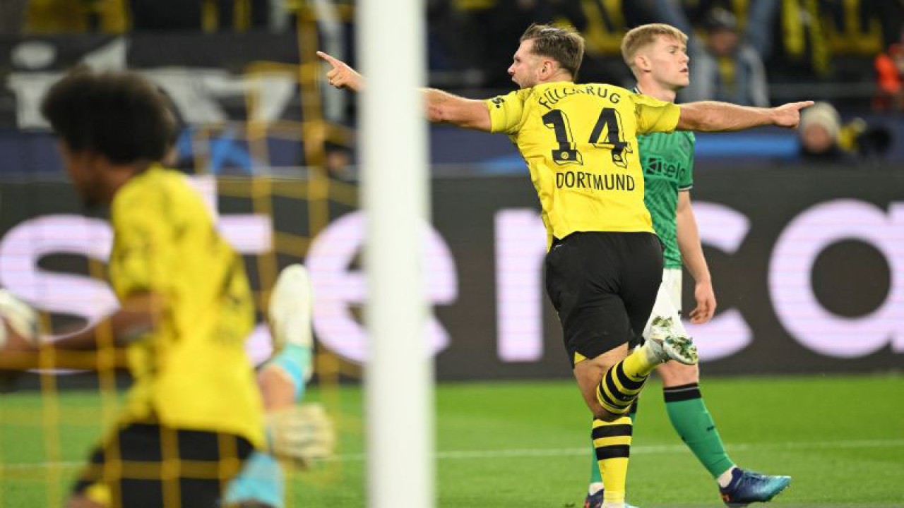 Penyerang Borussia Dortmund Niclas Fuellkrug merayakan gol yang dicetaknya ke gawang Newcastle United pada pertandingan Grup F Liga Champions yang dimainkan di Signal Iduna PArk, Dortmund, Selasa (7/11/1023). (ANTARA/AFP/INA FASSBENDER)