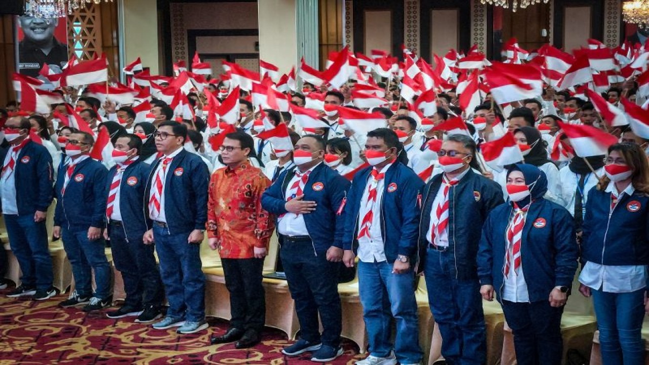 Foto bersama BP2MI menggelar acara pembekalan bagi 1.000 calon PMI yang akan diberangkatkan ke Korsel dengan skema G to G di Jakarta, Rabu (15/11/2023). ANTARA/Erlangga Bregas Prakoso