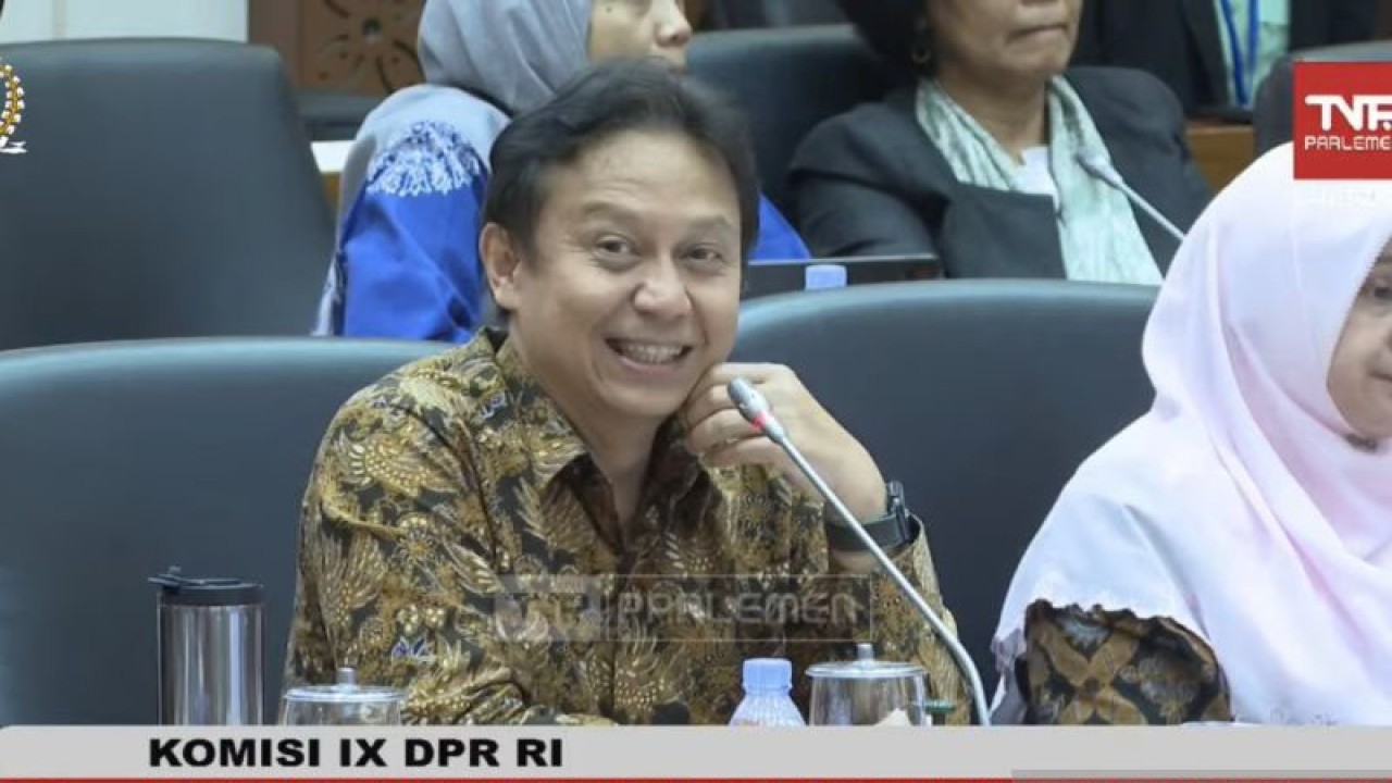 Tangkapan layar - Menteri Kesehatan RI Budi Gunadi Sadikin saat menyampaikan pemaparan terkait nyamuk ber-Wolbachia dalam Rapat Kerja Komisi IX DPR RI diikuti dalam jaringan di Jakarta, Selasa (28/11/2023). (ANTARA/Andi Firdaus)