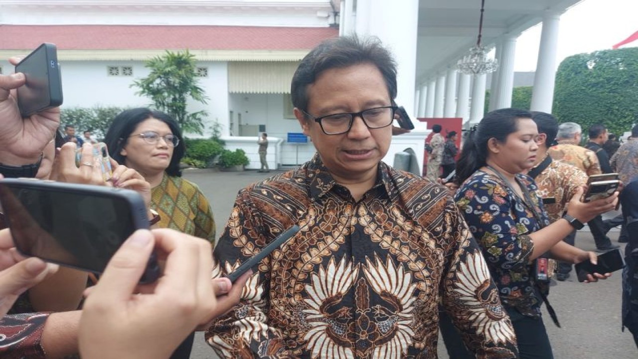 Menteri Kesehatan Budi Gunadi Sadikin menyampaikan keterangan kepada media di Kompleks Istana Kepresidenan, Jakarta, Rabu (29/11/2023). (ANTARA/Andi Firdaus)