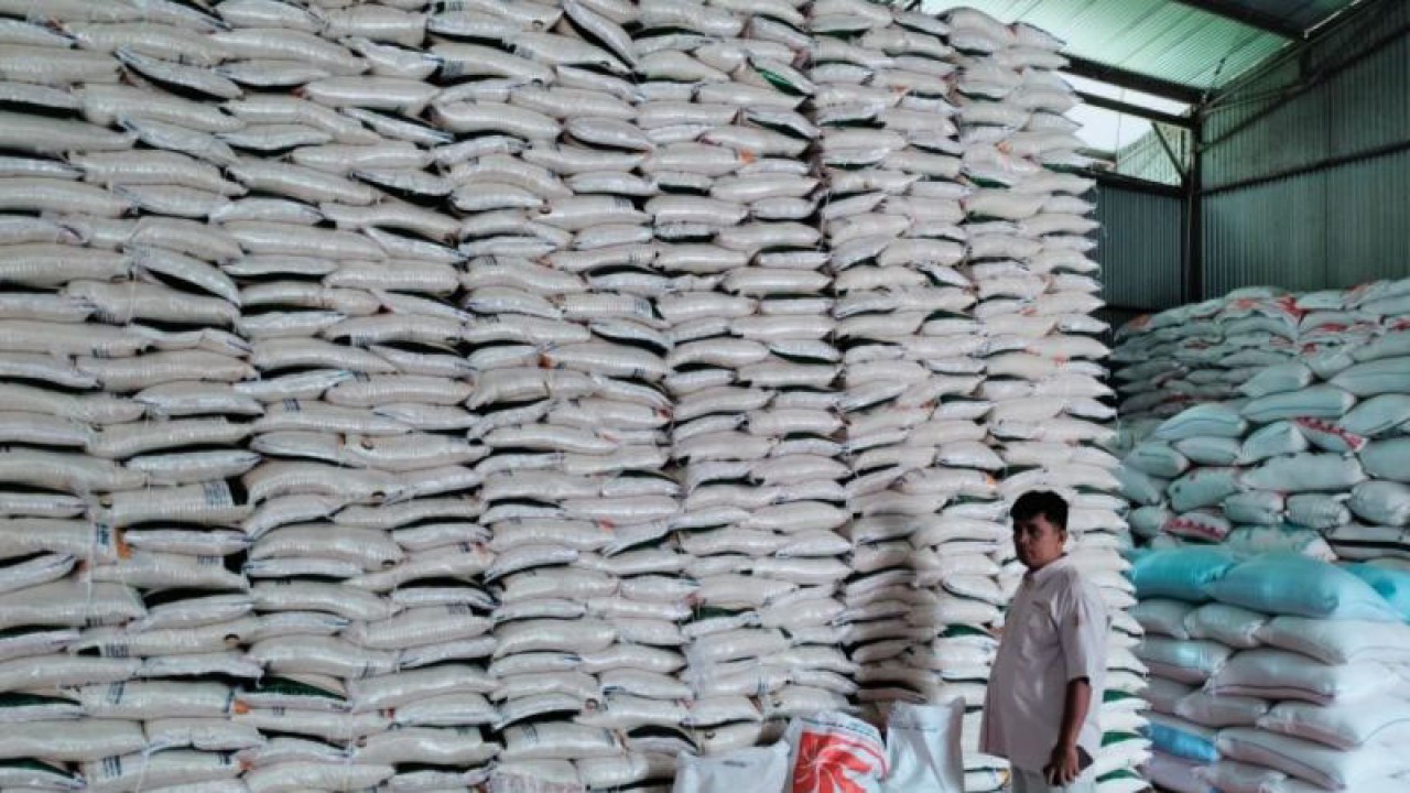 Stok beras di Gudang Bulog Cabang Rejang Lebong yang ada di Kelurahan Durian Depun, Kecamatan Merigi Kepahiang. ANTARA/dok/Nur Muhamad