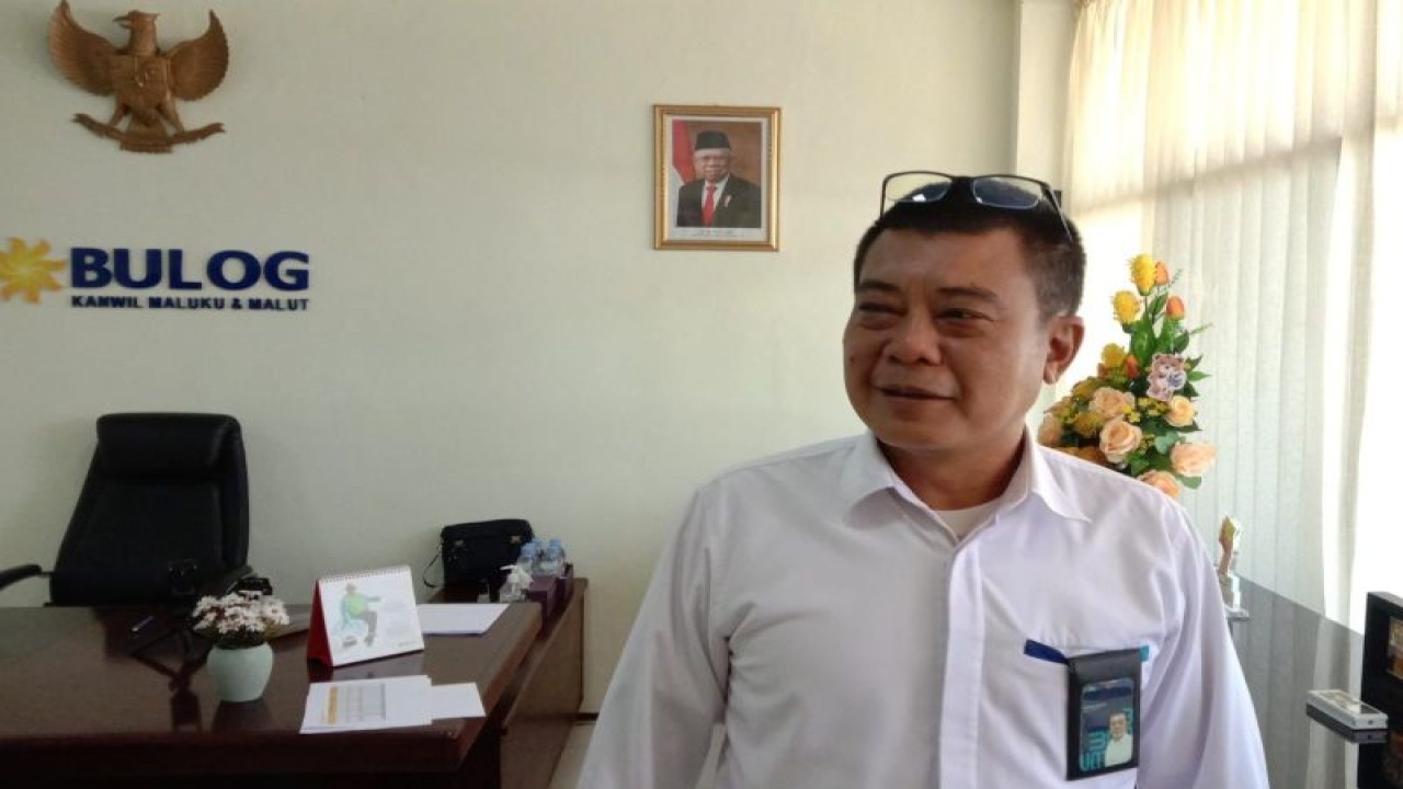Kepala Divisi Regional (Divre) Perum Bulog Maluku Chaerul Mazhar (Antara/John Soplanit)