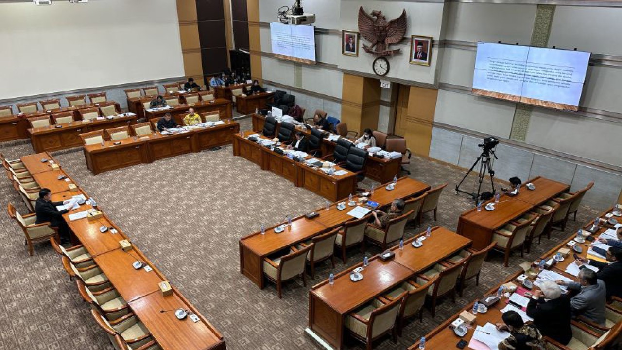 Suasana uji kepatutan dan kelayakan calon hakim agung dan hakim ad hoc HAM Mahkamah Agung di Komplek Parlemen, Senayan, Jakarta, Rabu (22/11/2023). (ANTARA/Rio Feisal)