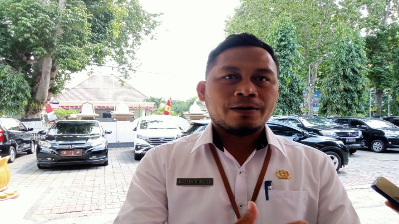 Camat Ampenan Kota Mataram Muzakir Walad. (ANTARA/Nirkomala)