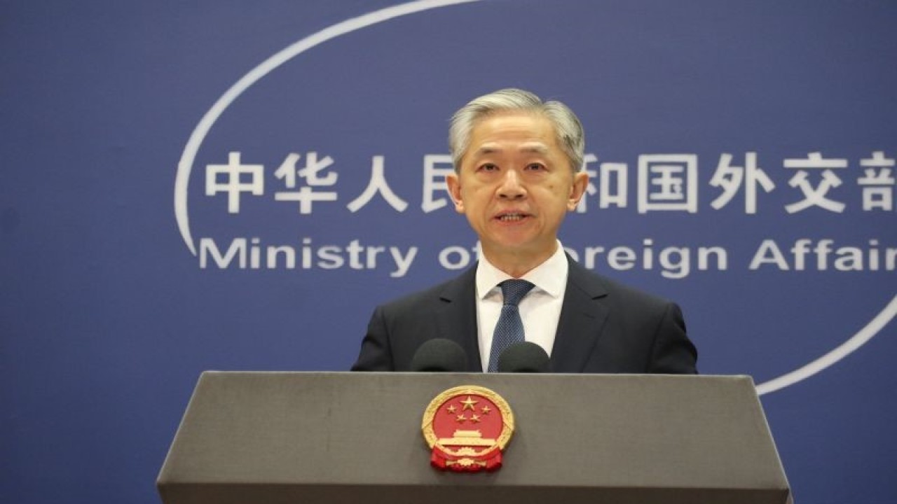 Juru Bicara Kementerian Luar Negeri China Wang Wenbin saat menyampaikan keterangan kepada media di Beijing, China pada Kamis (2/11). (ANTARA/Desca Lidya Natalia)