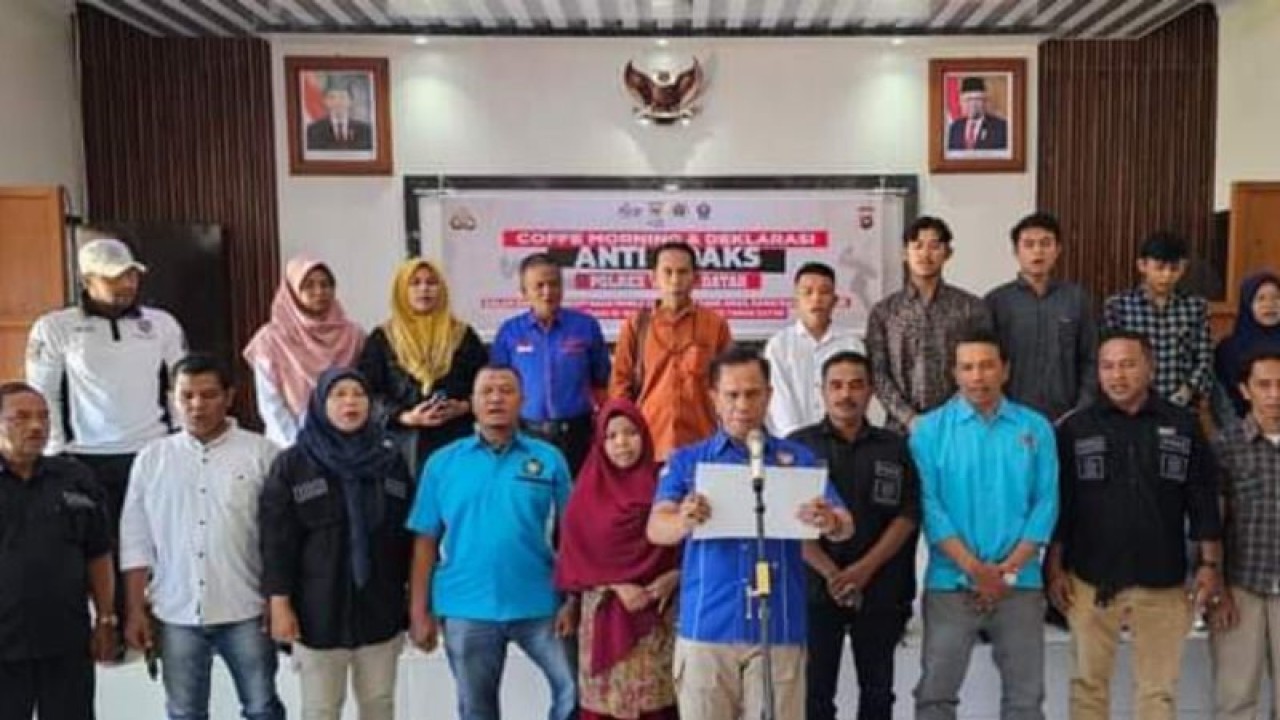 Ciptakan pemilu aman, Polres Tanah Datar deklarasi anti hoaks.  (ANTARA/Etri Saputra)