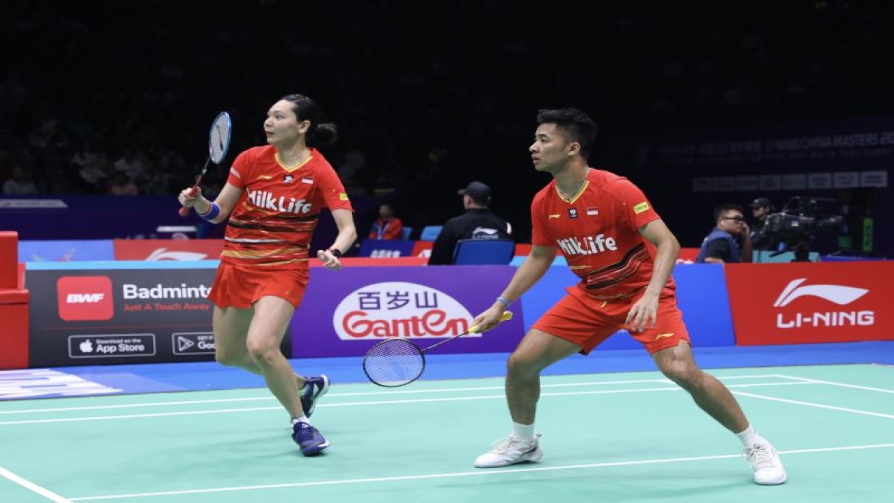 Ganda campuran Indonesia Dejan Ferdinansyah/Gloria Emanuelle Widjaja saat berlaga di babak 16 besar China Masters 2023 di Shenzhen, China, Kamis (23/11/2023). (ANTARA/HO/PP PBSI)