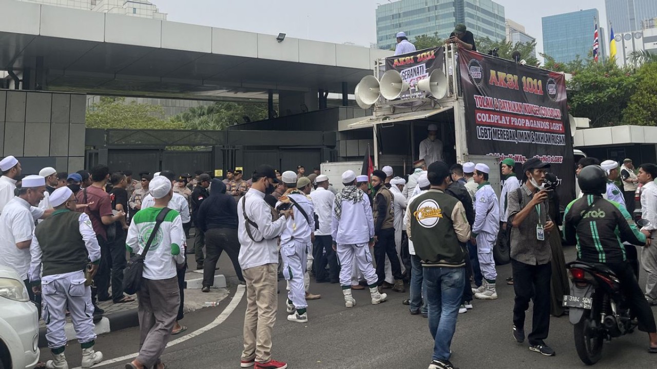 Aksi unjuk rasa menolak konser band Coldplay/ist