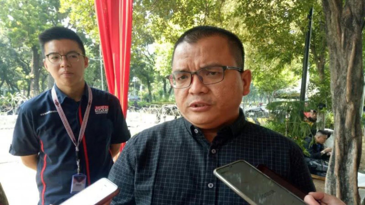 Dokumentasi - Denny Indrayana ditemui di Gedung Mahkamah Konstitusi, Jakarta Pusat, Kamis (27/6/2019). (ANTARA/Fathur Rochman/am.)