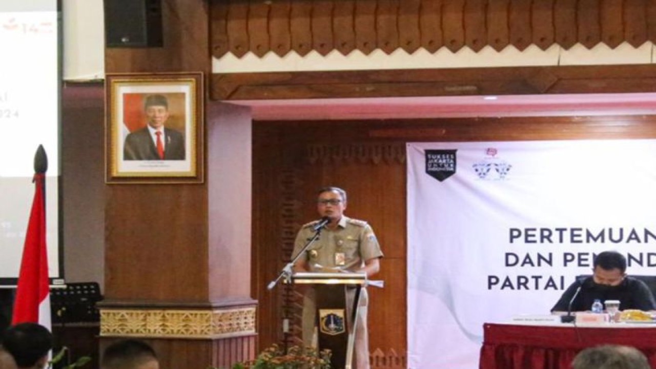 Wali Kota Jakarta Pusat Dhany Sukma dalam deklarasi dan penandatanganan Pemilu Damai di Ruang Serbaguna Utama, Kantor Wali Kota Jakarta Pusat, Jalan Tanah Abang I, Gambir, Senin (27/11/2023). (ANTARA/Ho/Kominfotik Jakarta Pusat)