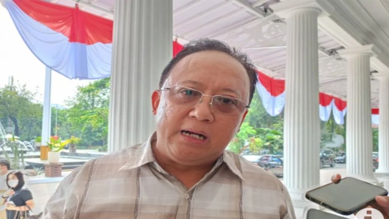 Kepala Dinas Tenaga Kerja, Transmigrasi dan Energi (Disnakertransgi) DKI Jakarta Hari Nugroho di Balai Kota DKI, Jakarta Pusat, Rabu (21/6/2023). (ANTARA/Siti Nurhaliza)