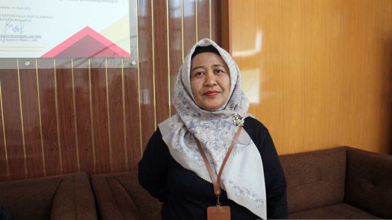 Kepala Dinas Pemuda dan Olahraga (Dispora) Kota Surakarta Rini Kusumandari saat memberik keterangan tentang kesiapan Stadion Manahan Solo untuk Piala Dunia U17 di Kantor Dispora Kota Surakarta, Jawa Tengah, Senin (6/11/2023). ANTARA/Bambang Dwi Marwoto.