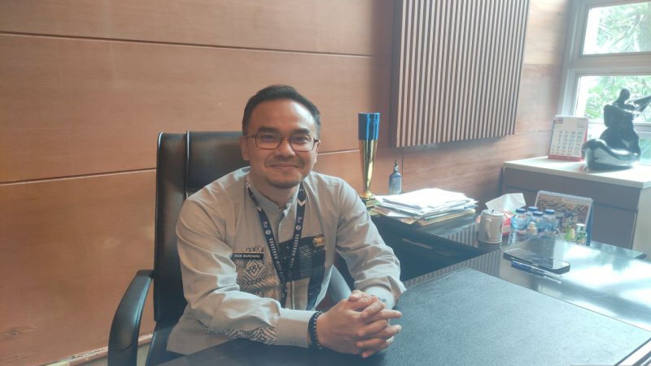 Kepala Dinas Kebudayaan Provinsi DKI Jakarta Iwan H Wardhana ditemui di Gedung Taman Ismail Marzuki Jakarta, Jumat (17/11/2023). (ANTARA/M Riezko Bima Elko P)