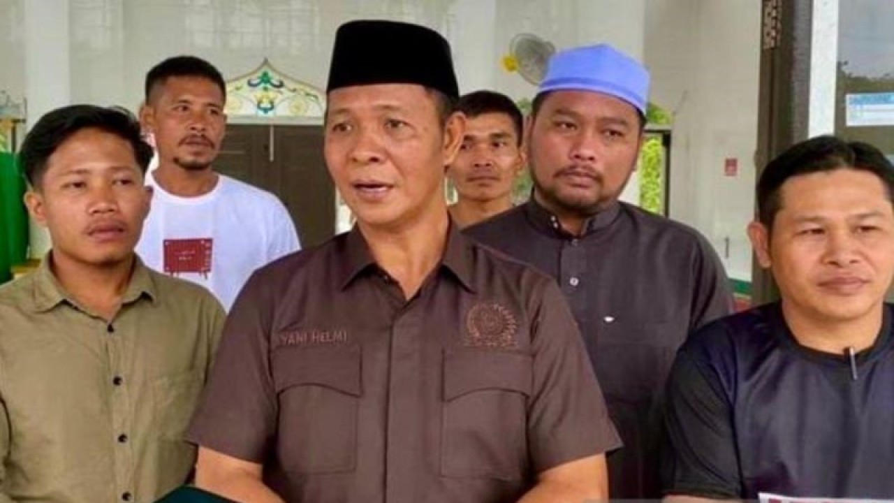 Wakil Ketua Komisi II DPRD Provinsi Kalimantan Selatan Muhammad Yani Helmi menemui konstituen saat reses di Desa Manunggal (sekitar 240 km tenggara Banjarmasin) Kecamatan Karang Bintang Kabupaten Tanah Bumbu pada 2-9 November 2023. (ANTARA/HO-Dokumen Pribadi)