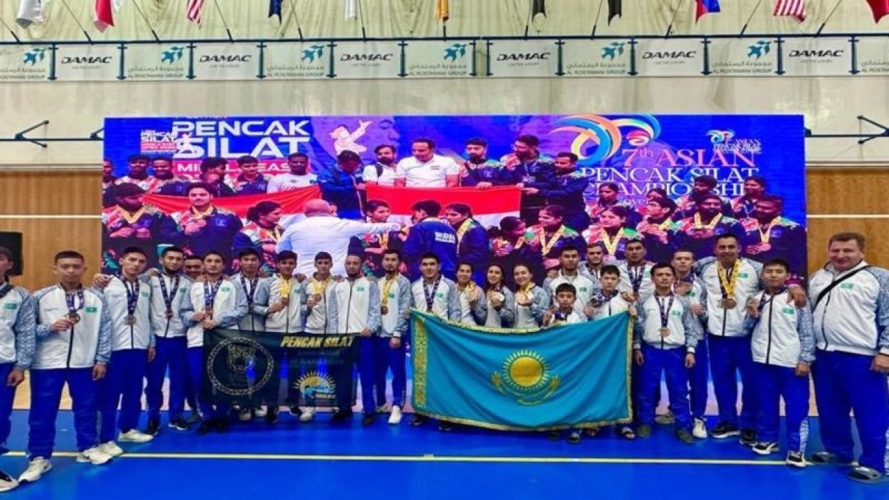 Kontingen Pencak Silat Kazakhstan di Kejuaraan Pencak Silat Senior Asia ke-7 dan Kejuaraan Terbuka Timur Tengah ke-1 di Dubai (ANTARA/HO-KBRI Astana)