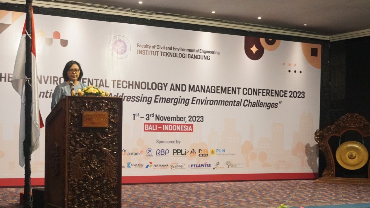 Elpido, salahsatu narasumber dari Perusahaan pengolah limbah B3 PT Prasadha Pamunah Limbah Industri (PPLI)