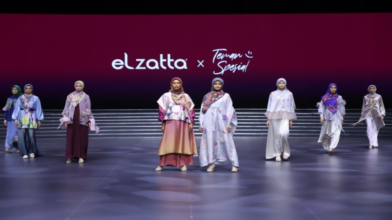 Koleksi Pesona Bunga Nusantara saat ditampilkan dalam gelaran IN2MF 2023. (ANTARA/HO-Elzatta)