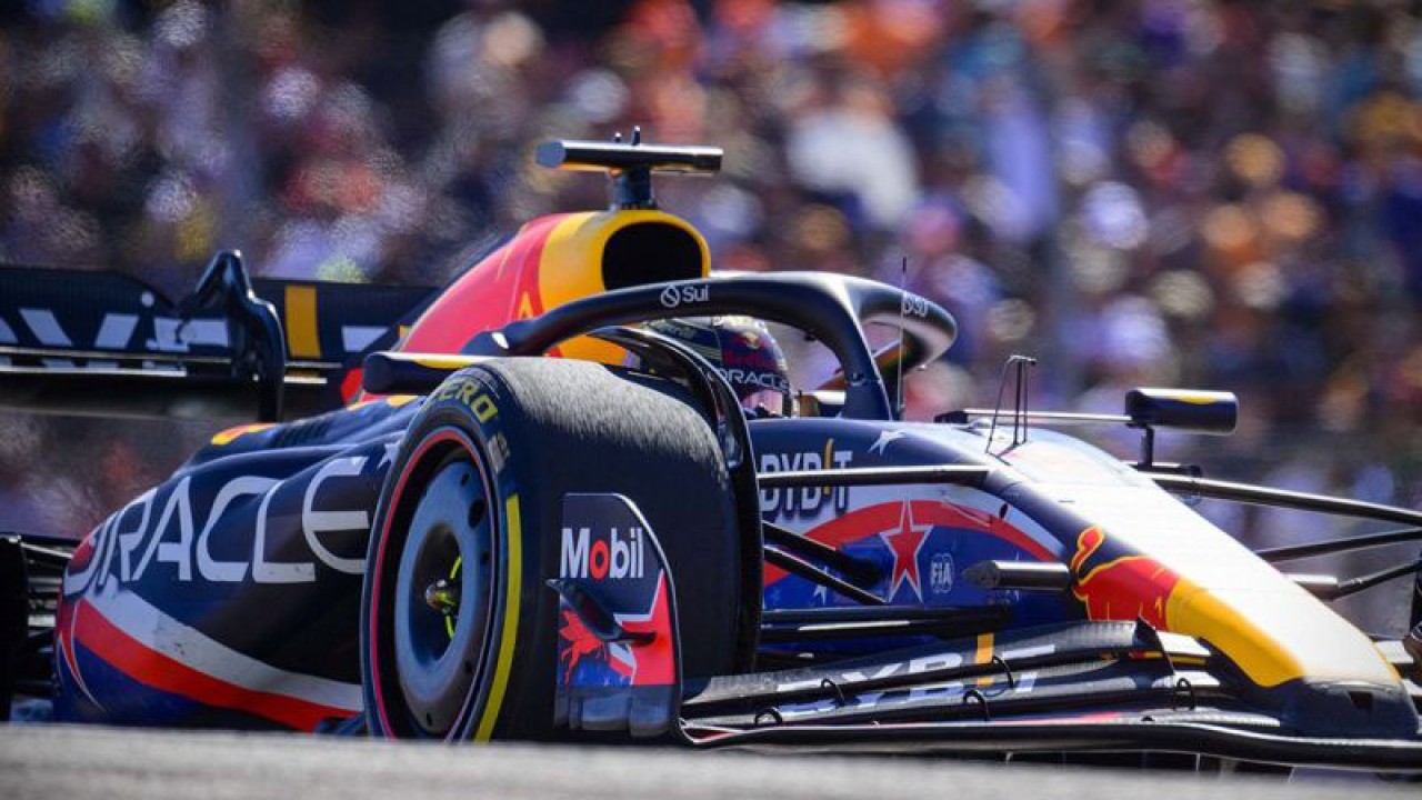 Aksi Pembalap Red Bull Racing Honda Max Verstappen saat berpacu di Grand Prix Amerika Serikat 2023 di Sirkuit Austin, Texas, AS, Minggu (22/10/2023). ANTARA/REUTERS/USA TODAY Sports/Jerome Miron/aa. (USA TODAY Sports via Reuters Con/Jerome Miron)