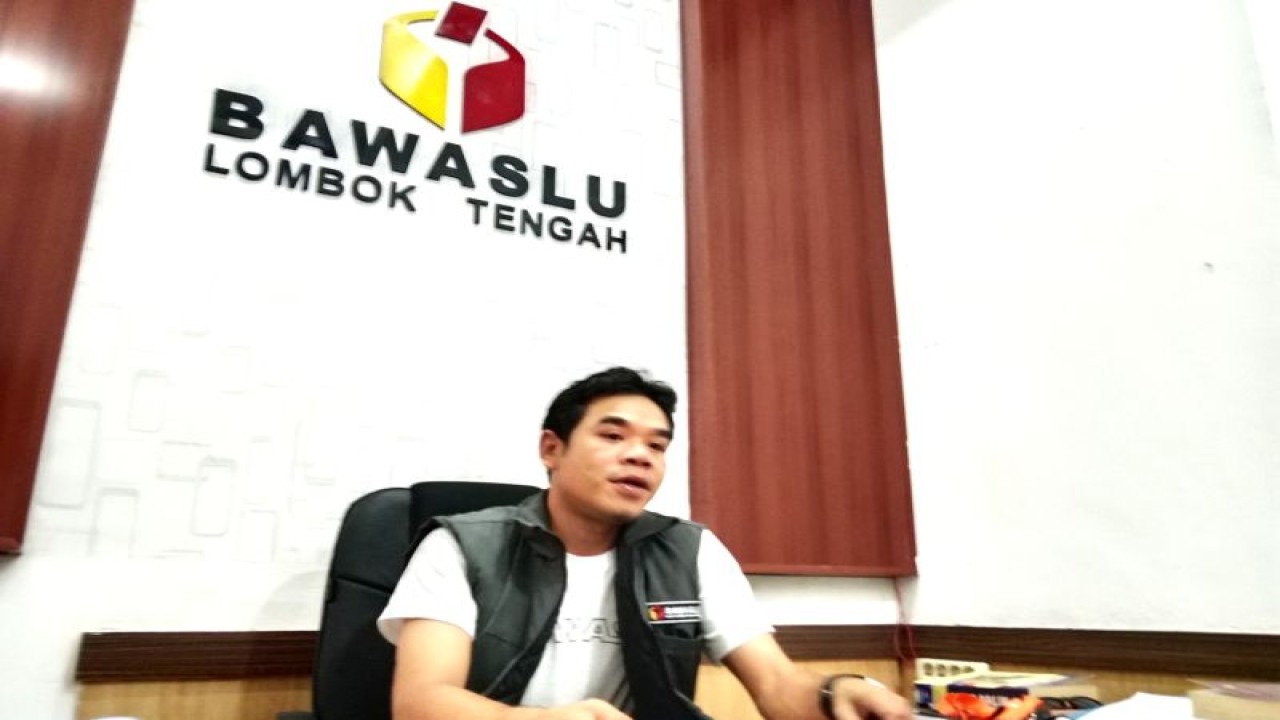 Ketua Bawaslu Lombok Tengah, Provinsi NTB, Fauzan Hadi (ANTARA/Akhyar Rosidi)
