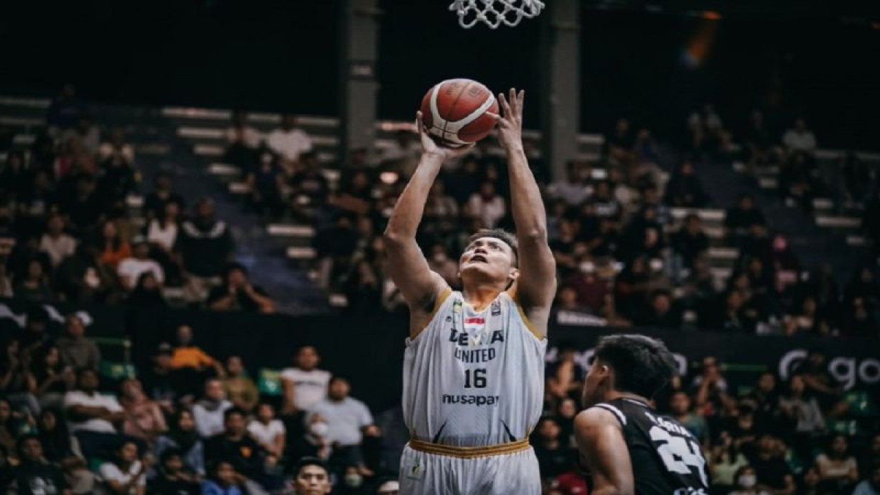 Firman Dwi Nugroho memperpanjang kontrak bersama Dewa United Banten untuk IBL musim 2024. ANTARA/HO-IBL