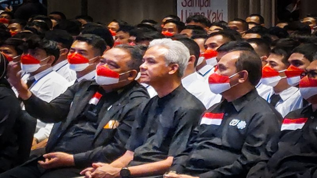 Bakal Calon Presiden RI Ganjar Pranowo menghadiri pelepasan Pekerja Migran Indonesia (PMI) di Jakarta, Kamis (9/11/2023). ANTARA/Erlangga Bregas Prakoso