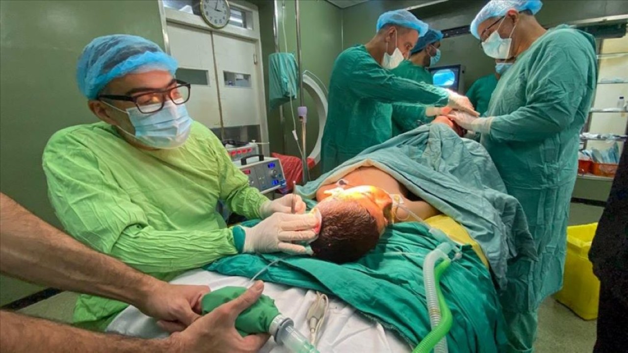 Rumah Sakit Baptis Al-Ahli merupakan satu-satunya fasilitas medis yang berfungsi di Kota Gaza, meskipun harus dihadapkan pada kekurangan peralatan dan pasokan medis. (Montaser alswaf/Anadolu Agency)