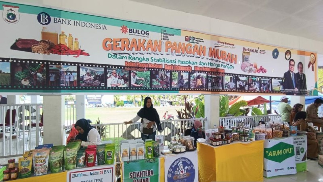 Gerakan pangan murah yang digelar Dinas Ketahanan Pangan Provinsi Sulbar. (ANTARA/Amirullah)