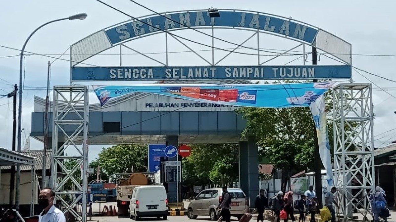Gerbang Kabupaten Penajam Paser Utara, Provinsi Kalimantan Timur (ANTARA/Nyaman Bagus Purwaniawan)