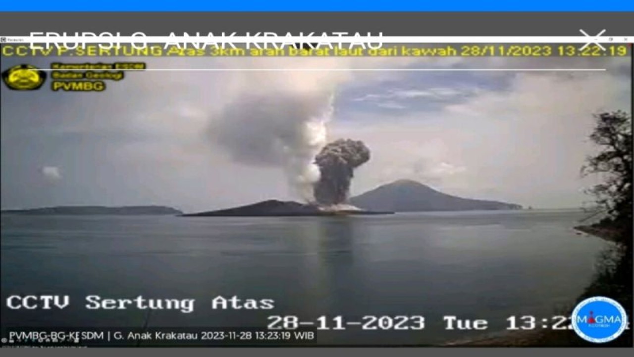 Dokumentasi Gunung Anak Krakatau dari cctv PVMBG. (ANTARA/HO-PVMBG)