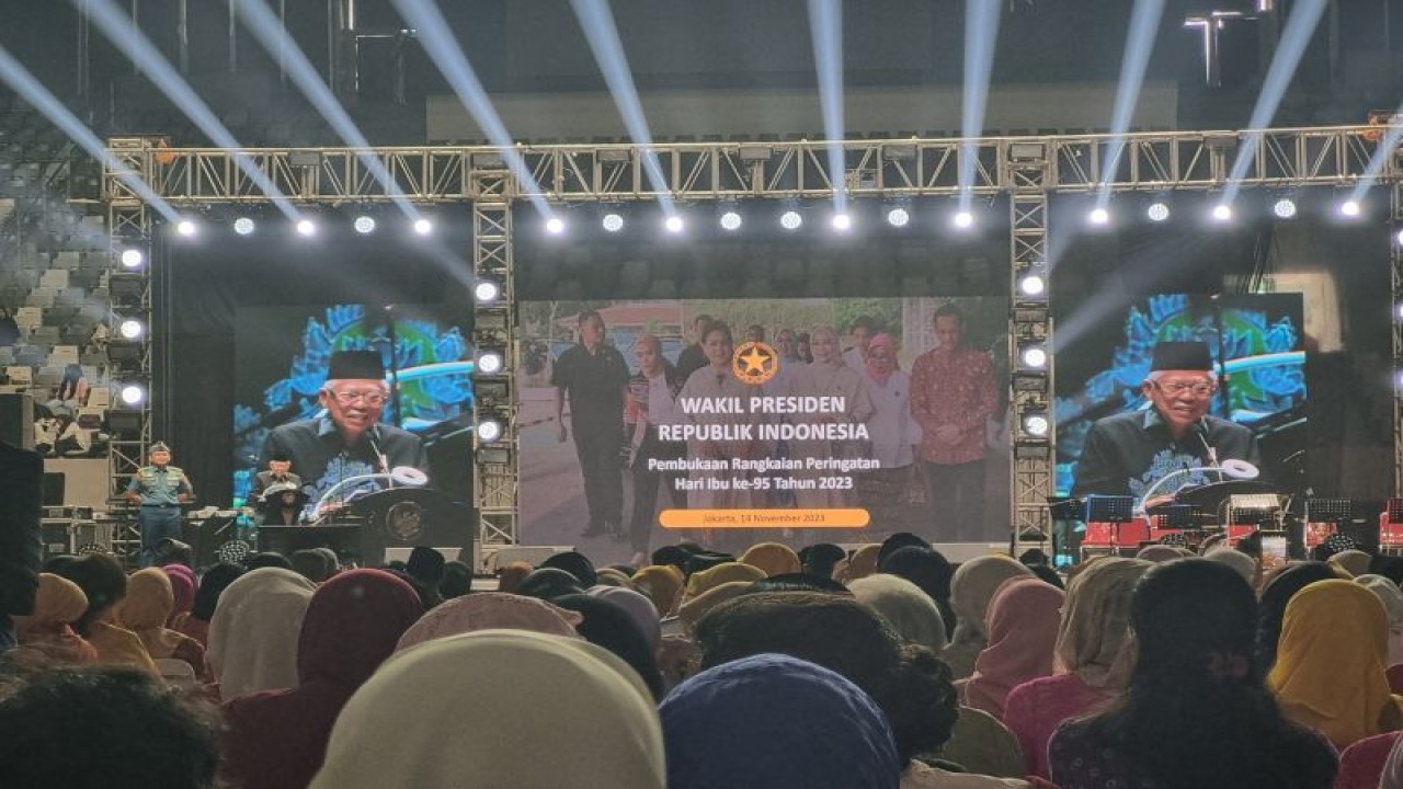 Wakil Presiden RI Ma'ruf Amin saat berpidato membuka acara Merayakan Perempuan, di Jakarta, Selasa (14/11/2023). (ANTARA/ Anita Permata Dewi)